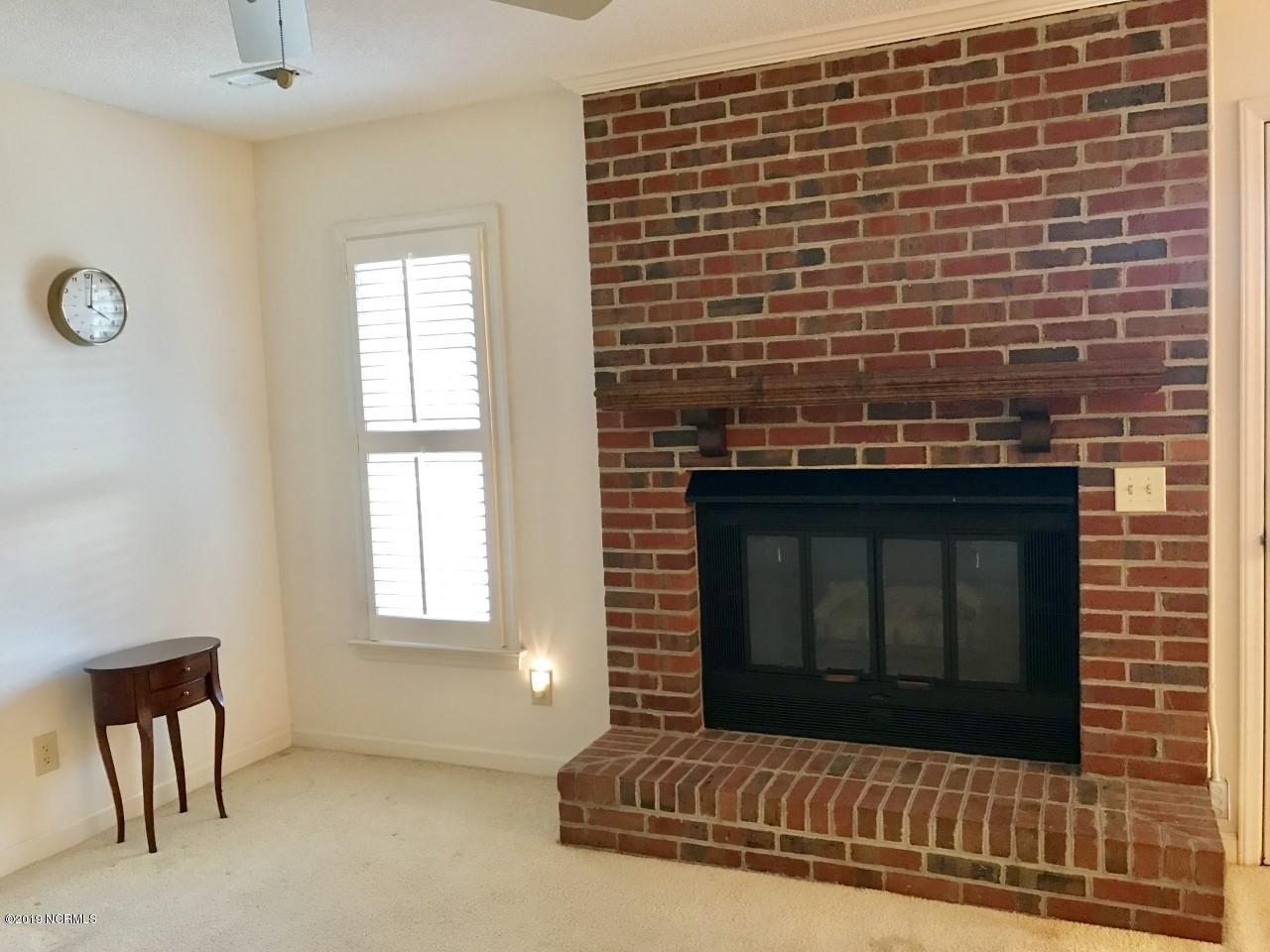2015 Quail Ridge Road, Unit C Greenville, NC 27858 - Photo 14 of 38 Living Room3