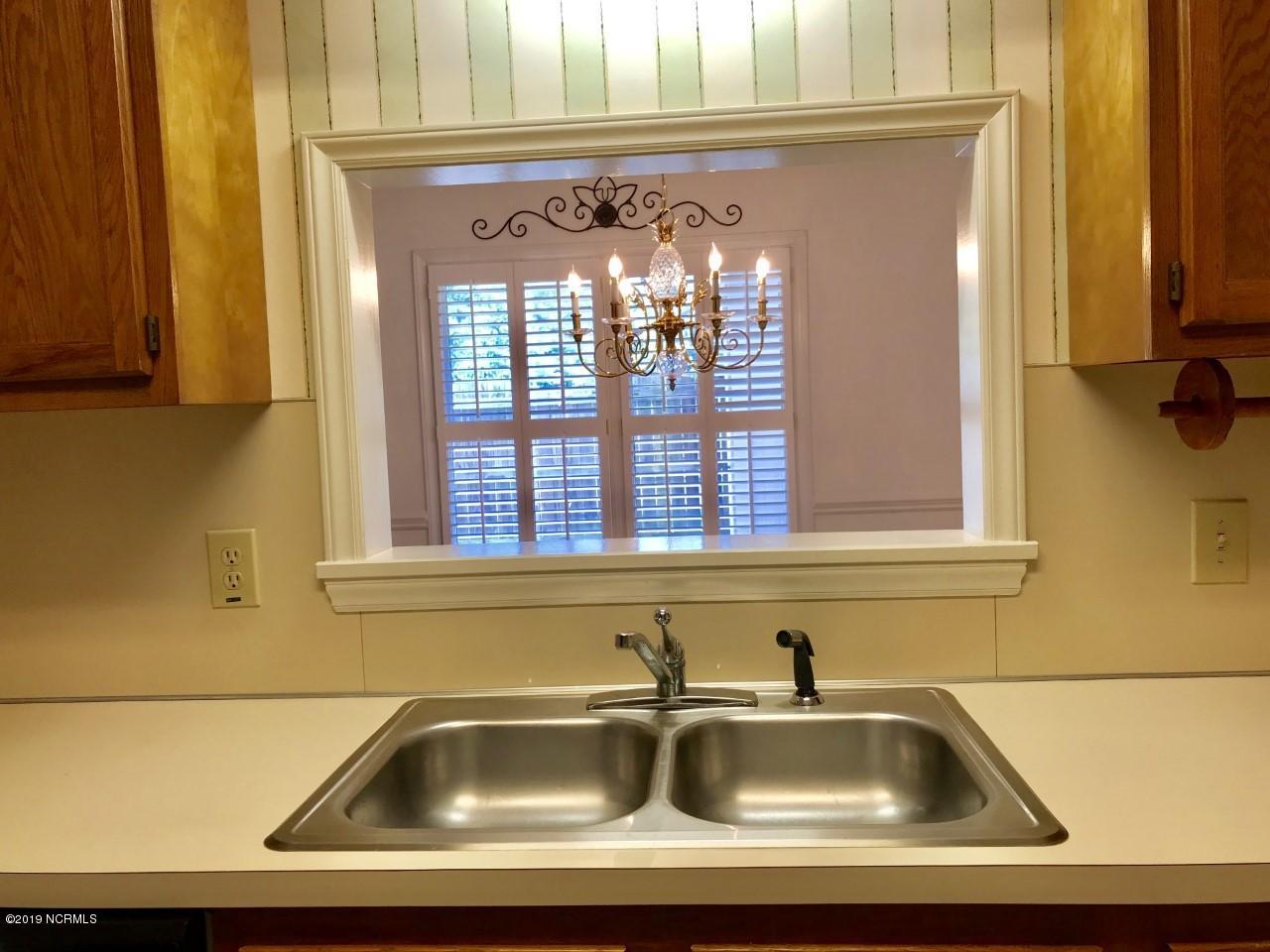 2015 Quail Ridge Road, Unit C Greenville, NC 27858 - Photo 17 of 38 Kitchen10