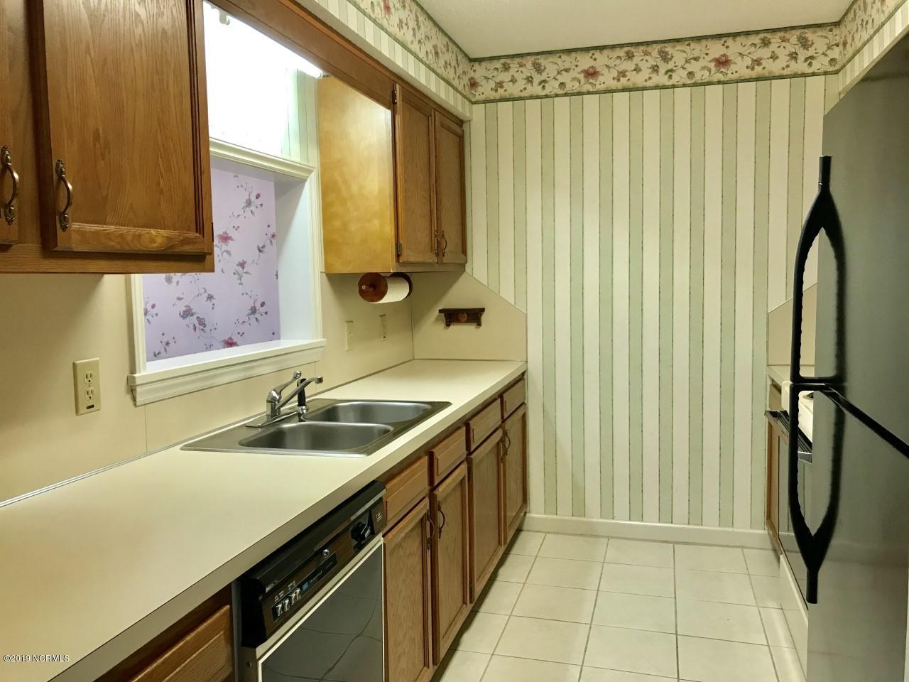 2015 Quail Ridge Road, Unit C Greenville, NC 27858 - Photo 18 of 38 Kitchen2