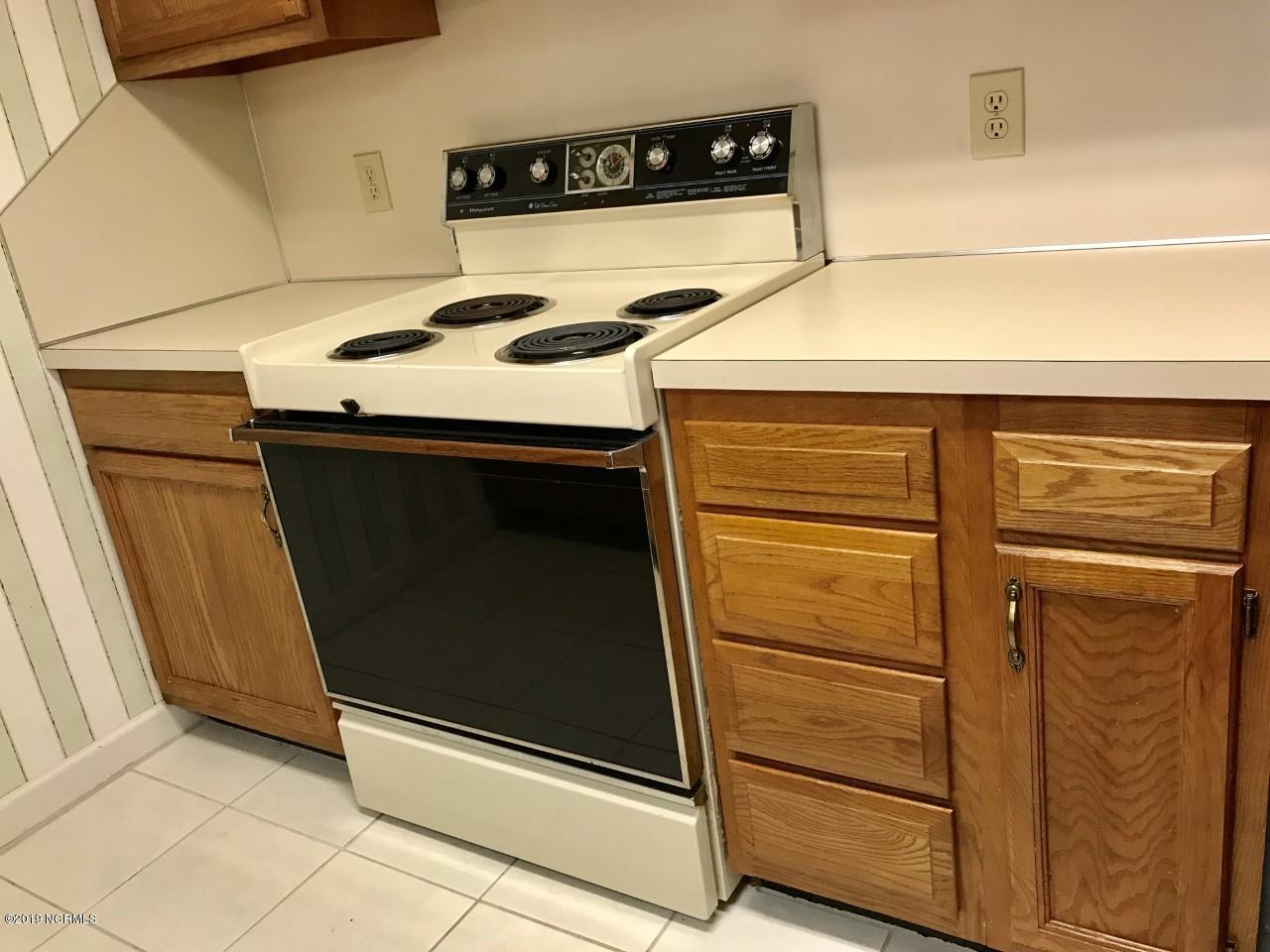 2015 Quail Ridge Road, Unit C Greenville, NC 27858 - Photo 23 of 38 Kitchen7