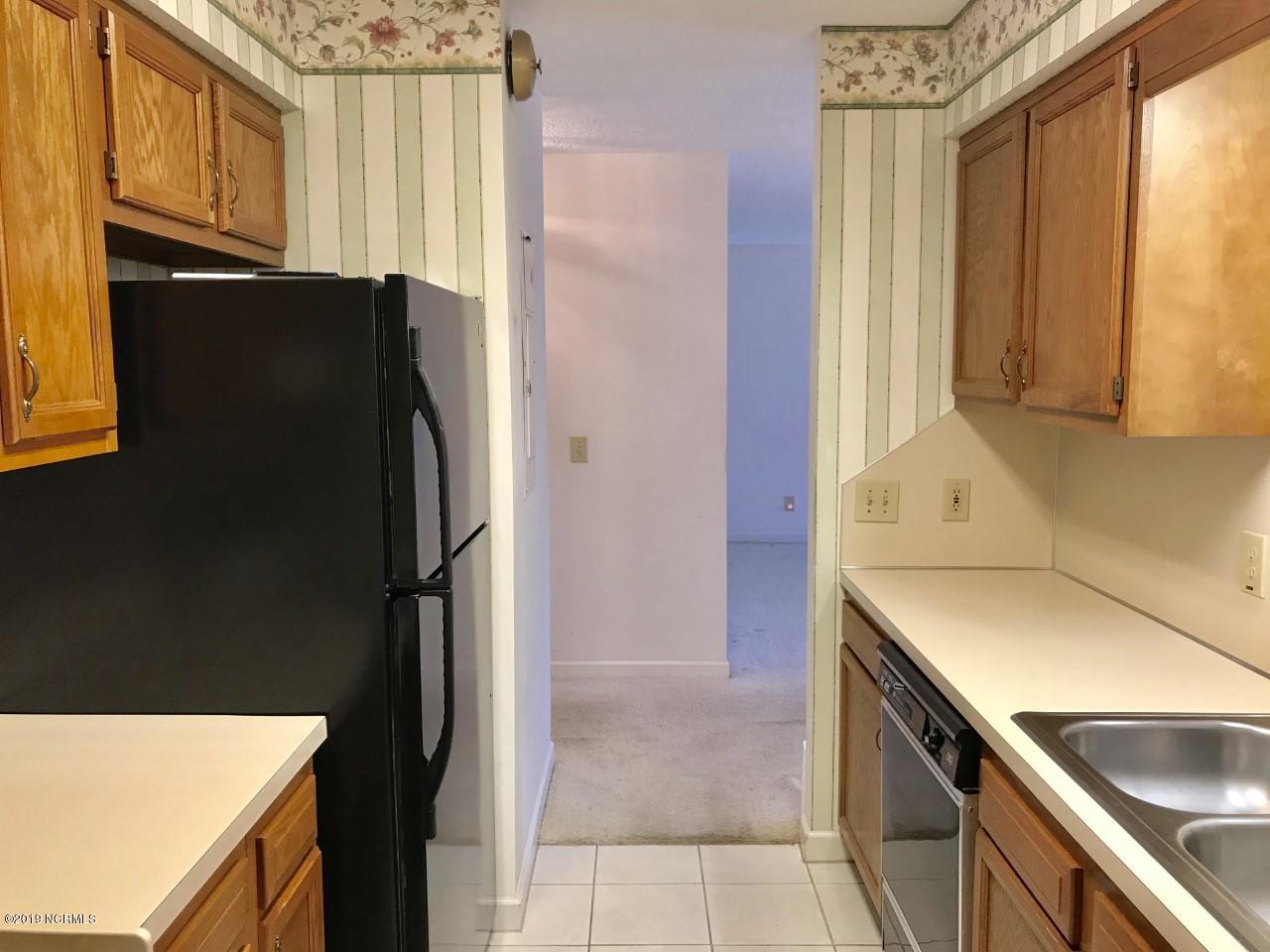 2015 Quail Ridge Road, Unit C Greenville, NC 27858 - Photo 24 of 38 Kitchen8