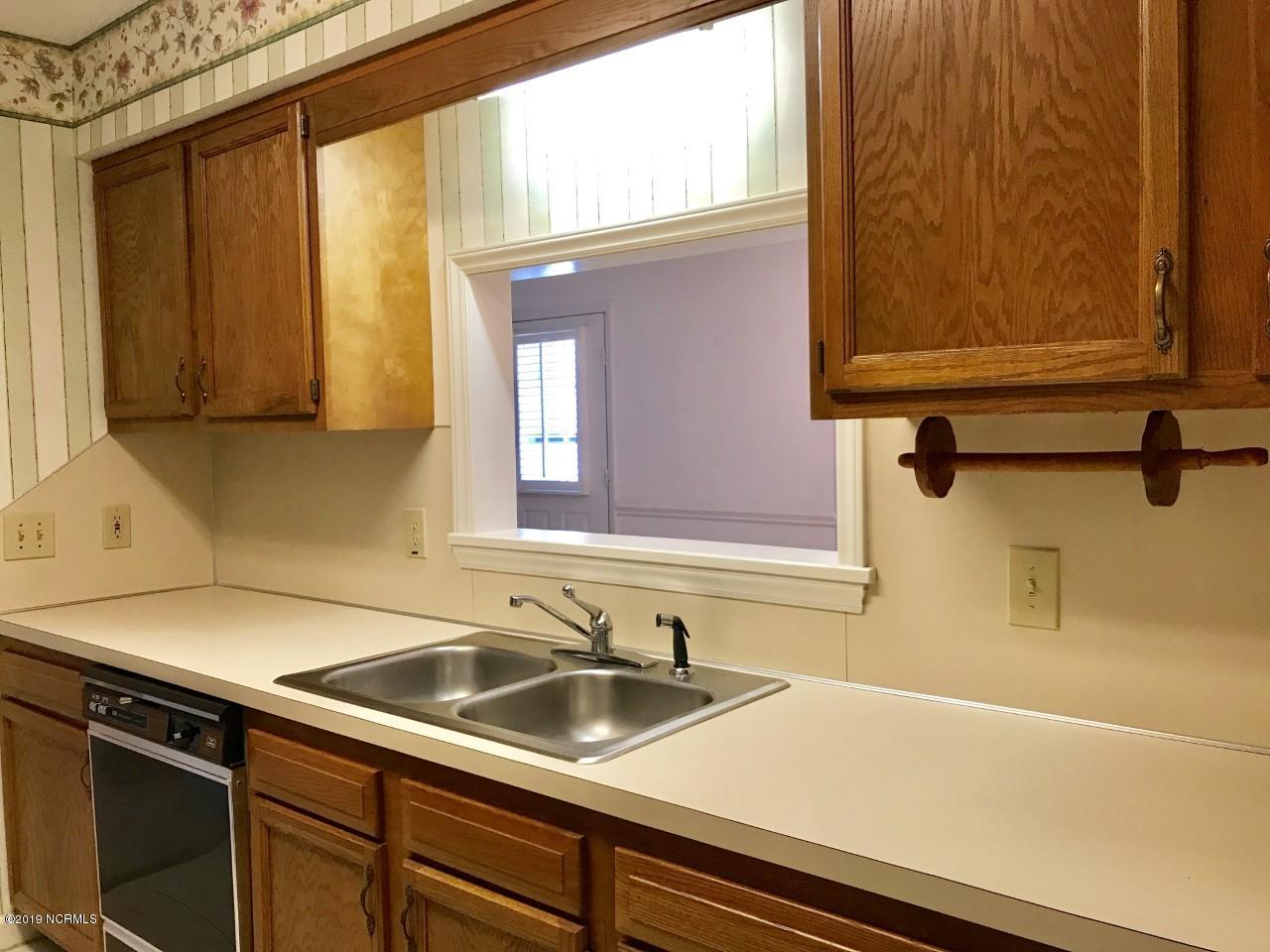 2015 Quail Ridge Road, Unit C Greenville, NC 27858 - Photo 25 of 38 Kitchen9