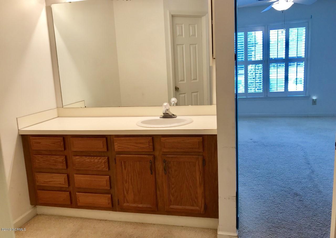 2015 Quail Ridge Road, Unit C Greenville, NC 27858 - Photo 29 of 38 MasterBath3