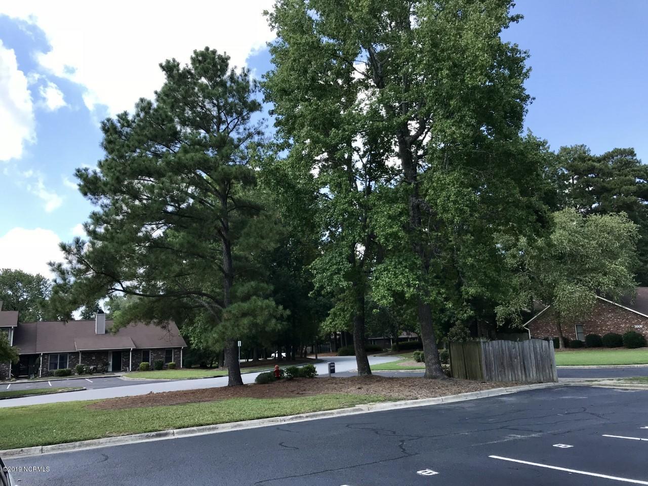 2015 Quail Ridge Road, Unit C Greenville, NC 27858 - Photo 9 of 38 Exterior Grounds1