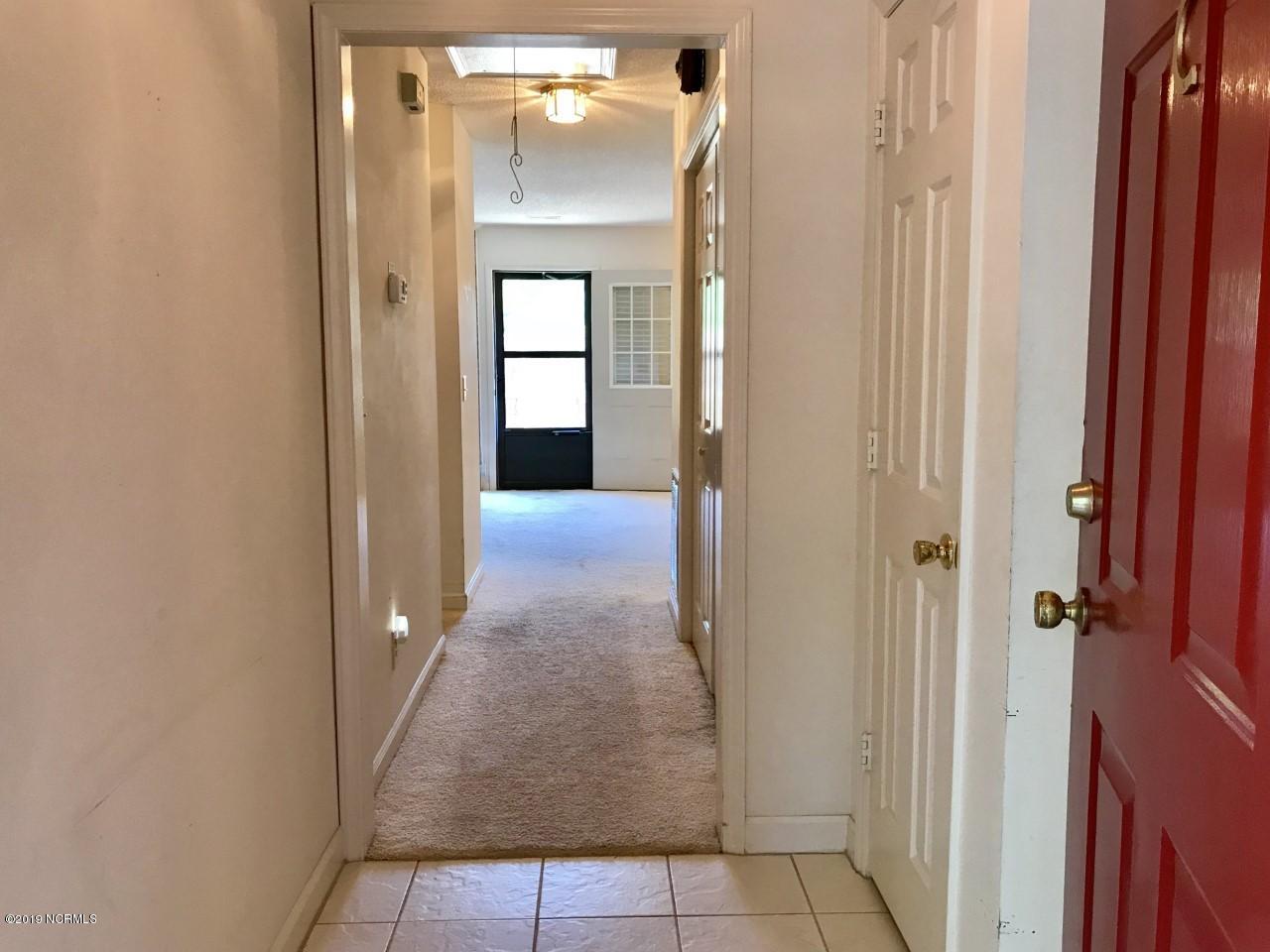 2015 Quail Ridge Road, Unit C Greenville, NC 27858 - Photo 10 of 38 Hallway