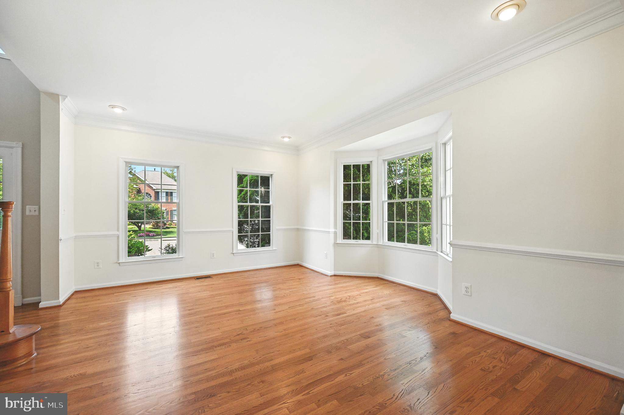 10861 Hunter Gate Way Reston, VA 20194 - Photo 4 of 79 Living Room