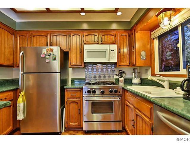 25925 Ranger Drive Lake Arrowhead, CA 92391 - Photo 11 of 26