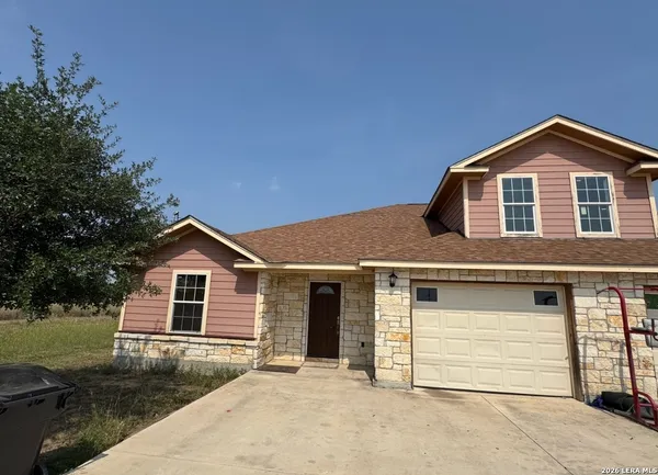 $1,800 | 14618 Quesenberry Road, Unit 1, Von Ormy, TX 78073
