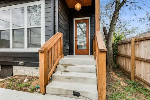 a view of entryway front of house