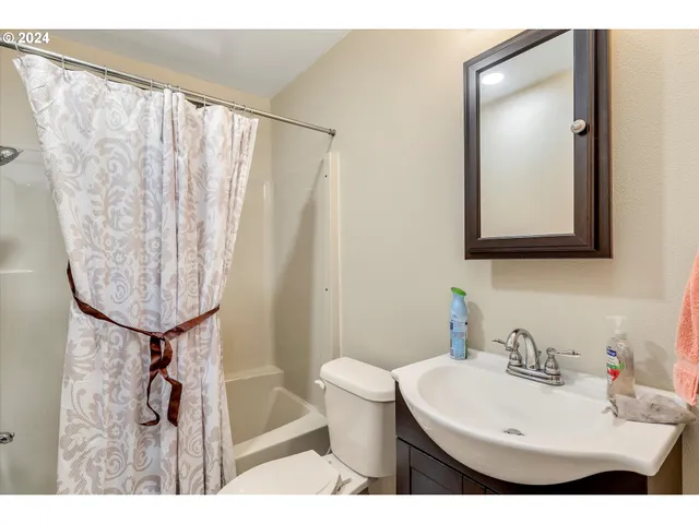 $114,900 | 2511 Southeast River Road, Unit 97, Hillsboro, OR 97123