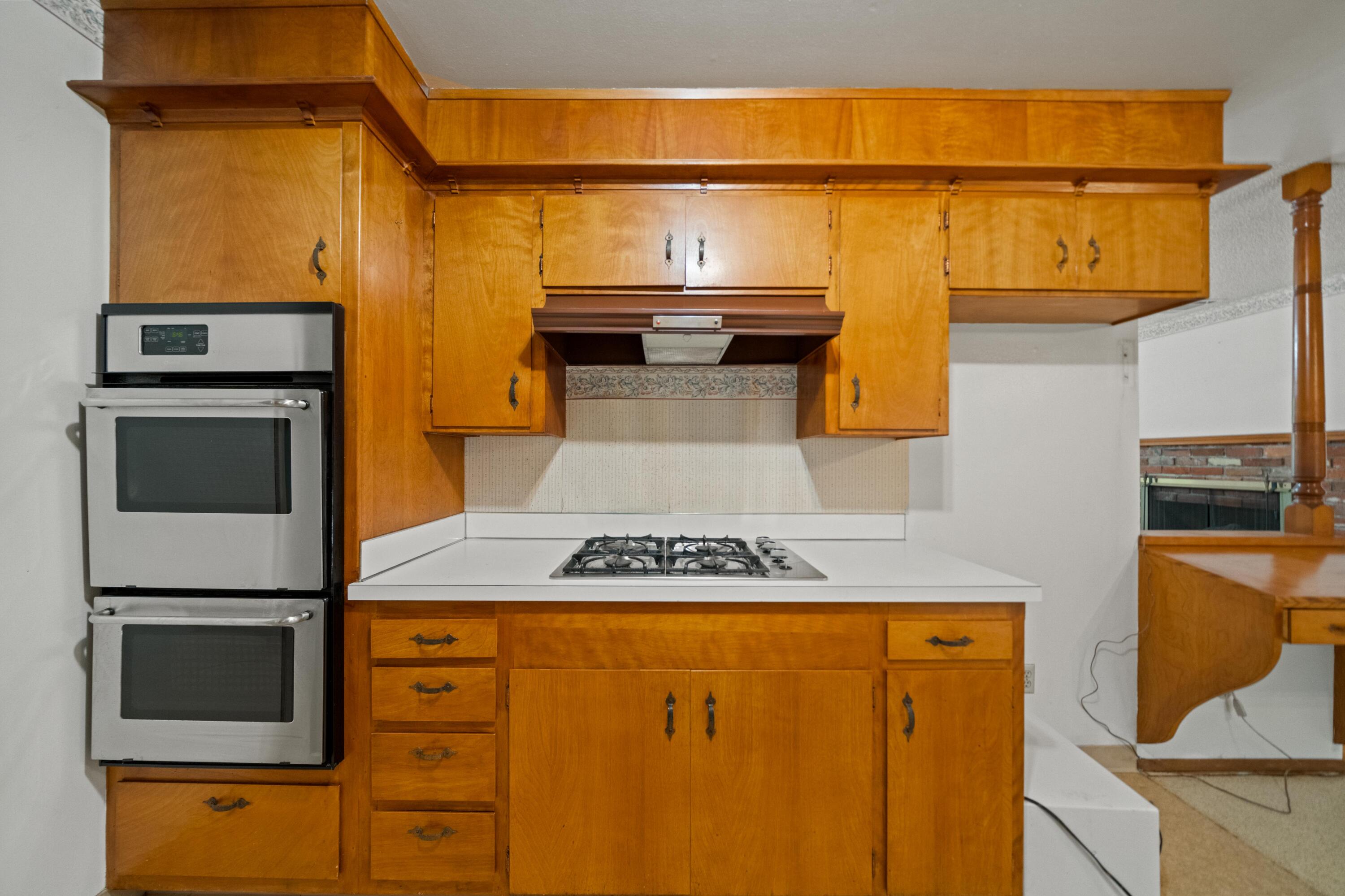 4938 Bidwell Road Redding, CA 96001 - Photo 13 of 32 Kitchen stove