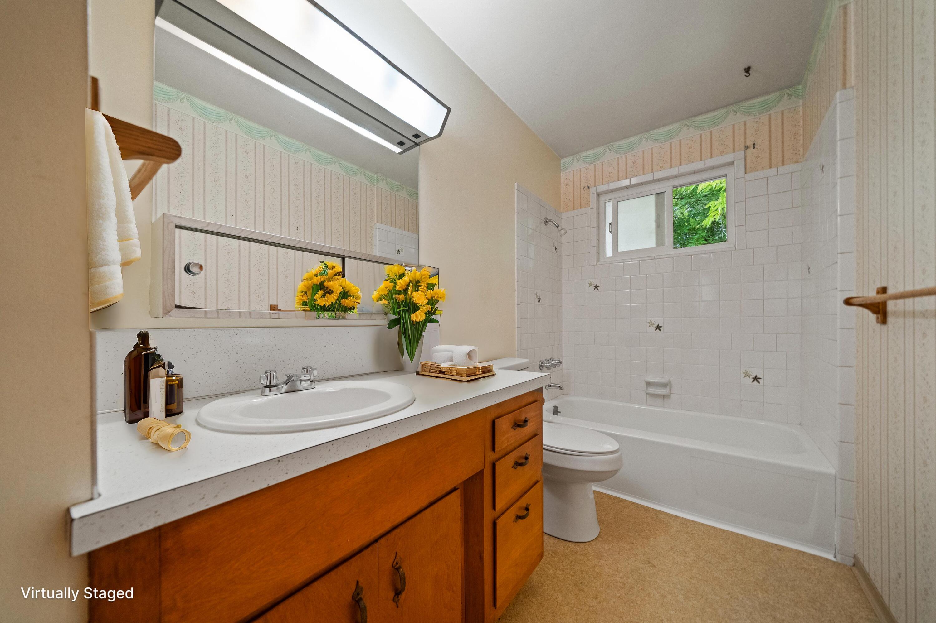 4938 Bidwell Road Redding, CA 96001 - Photo 16 of 32 Hall bathroom staged