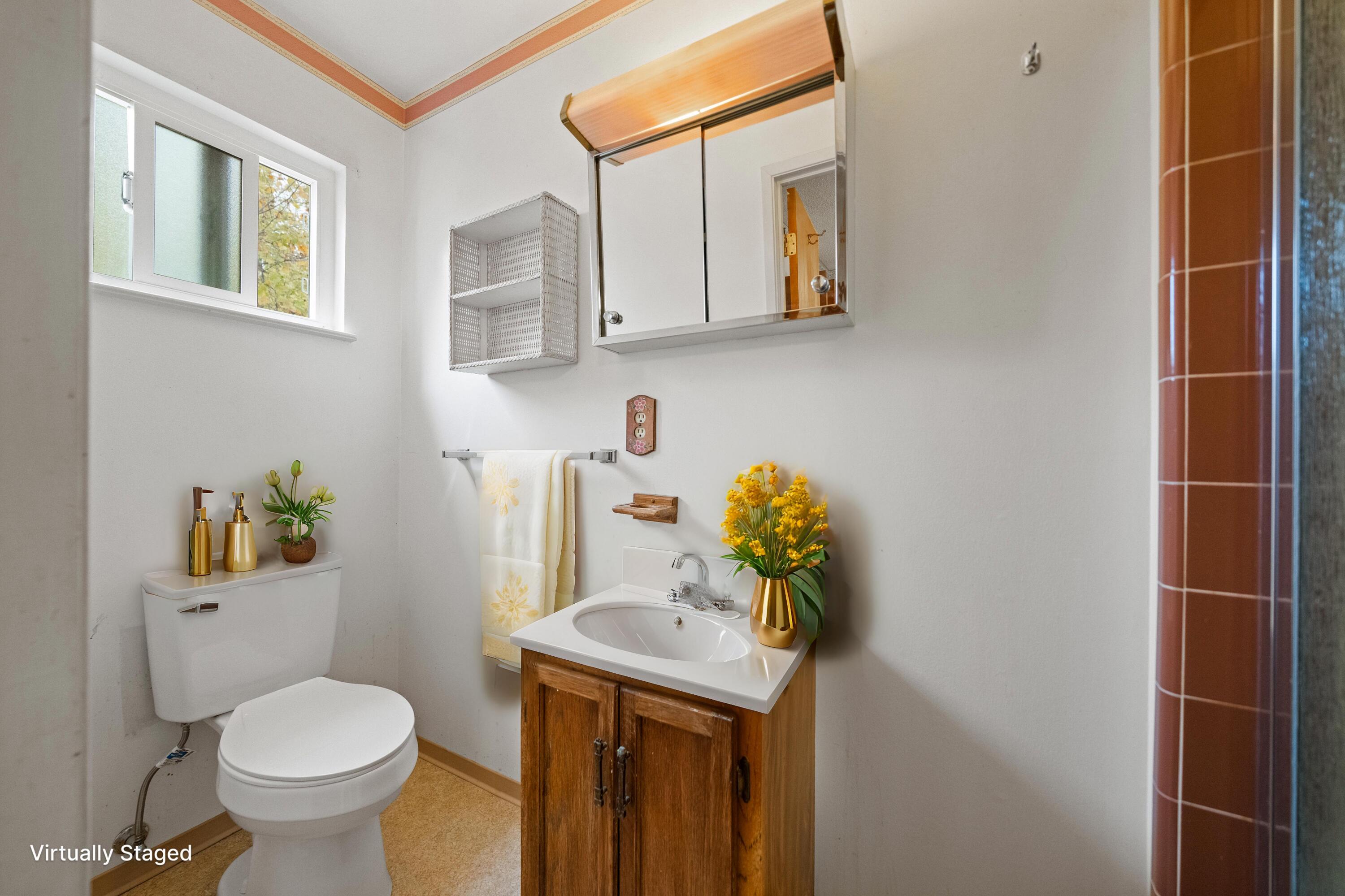 4938 Bidwell Road Redding, CA 96001 - Photo 22 of 32 Master bath staged