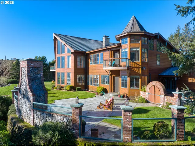 $6,300,000 | 36044 Highway 101, Gold Beach, OR 97444