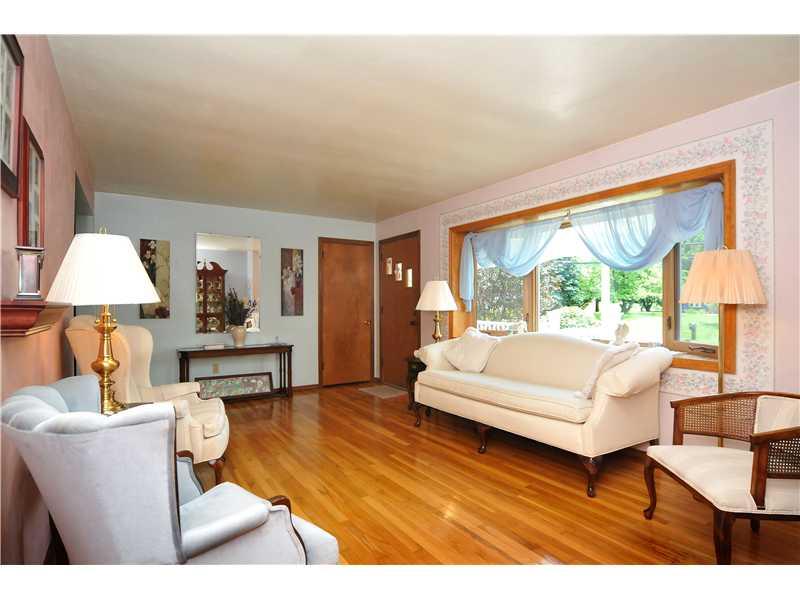 290 Ewings Mill Road Coraopolis, PA 15108 - Photo 3 of 25 Living Room.