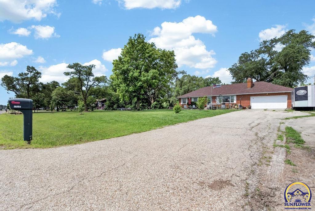 4945 Northwest Rochester Road Topeka, KS 66617 - Photo 3 of 33