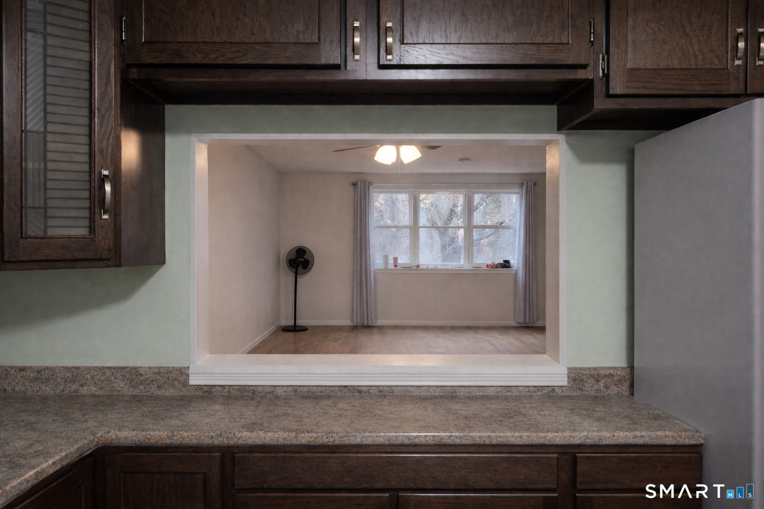 144 East Gate Lane, Unit 144 Hamden, CT 06514 - Photo 14 of 33 a view of a living room