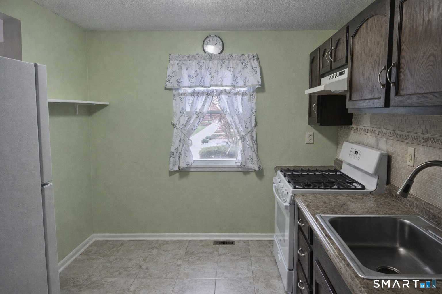 144 East Gate Lane, Unit 144 Hamden, CT 06514 - Photo 16 of 33 a kitchen with stainless steel appliances granite countertop a sink a stove and a refrigerator