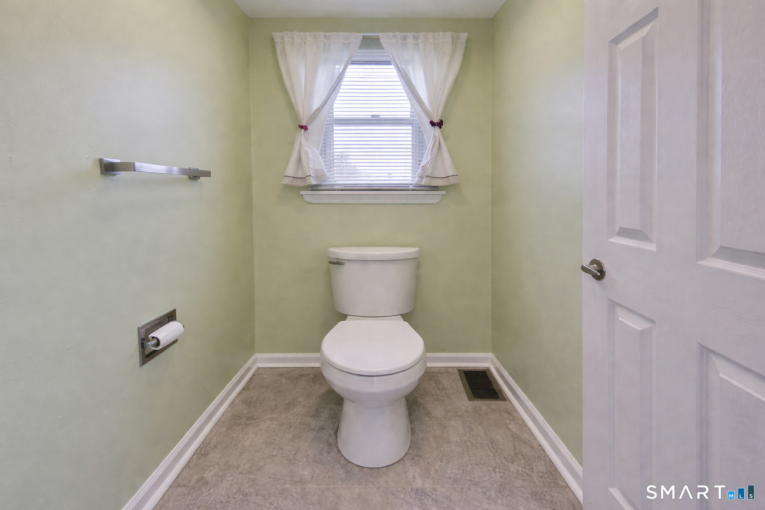 144 East Gate Lane, Unit 144 Hamden, CT 06514 - Photo 18 of 33 a bathroom with a toilet and a sink