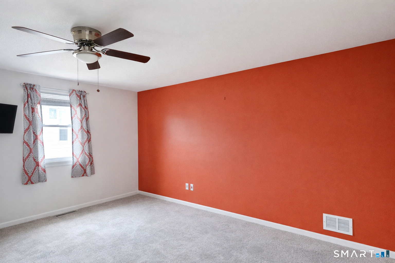 144 East Gate Lane, Unit 144 Hamden, CT 06514 - Photo 20 of 33 an empty room with a window and a ceiling fan