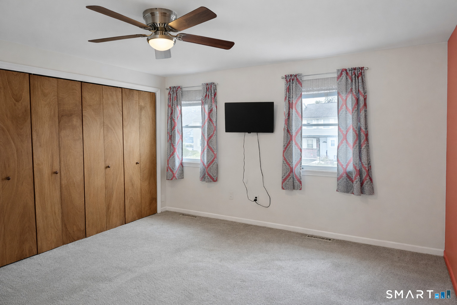 144 East Gate Lane, Unit 144 Hamden, CT 06514 - Photo 21 of 33 a view of a livingroom with a flat screen tv