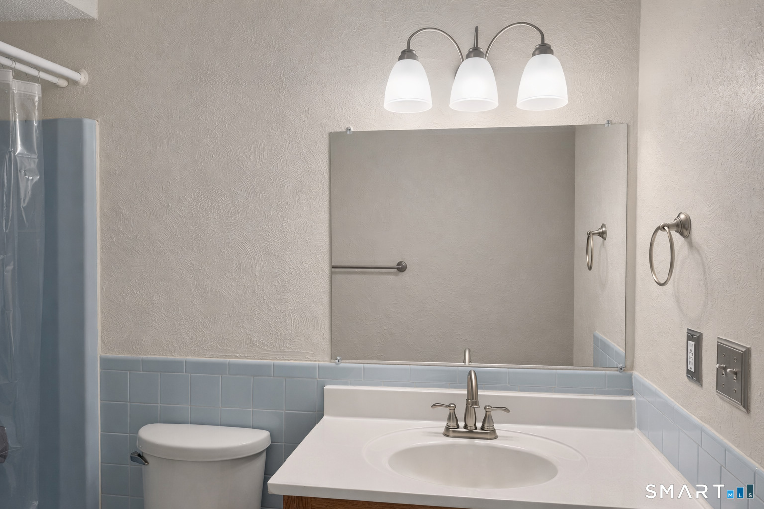144 East Gate Lane, Unit 144 Hamden, CT 06514 - Photo 27 of 33 a bathroom with a sink and a mirror
