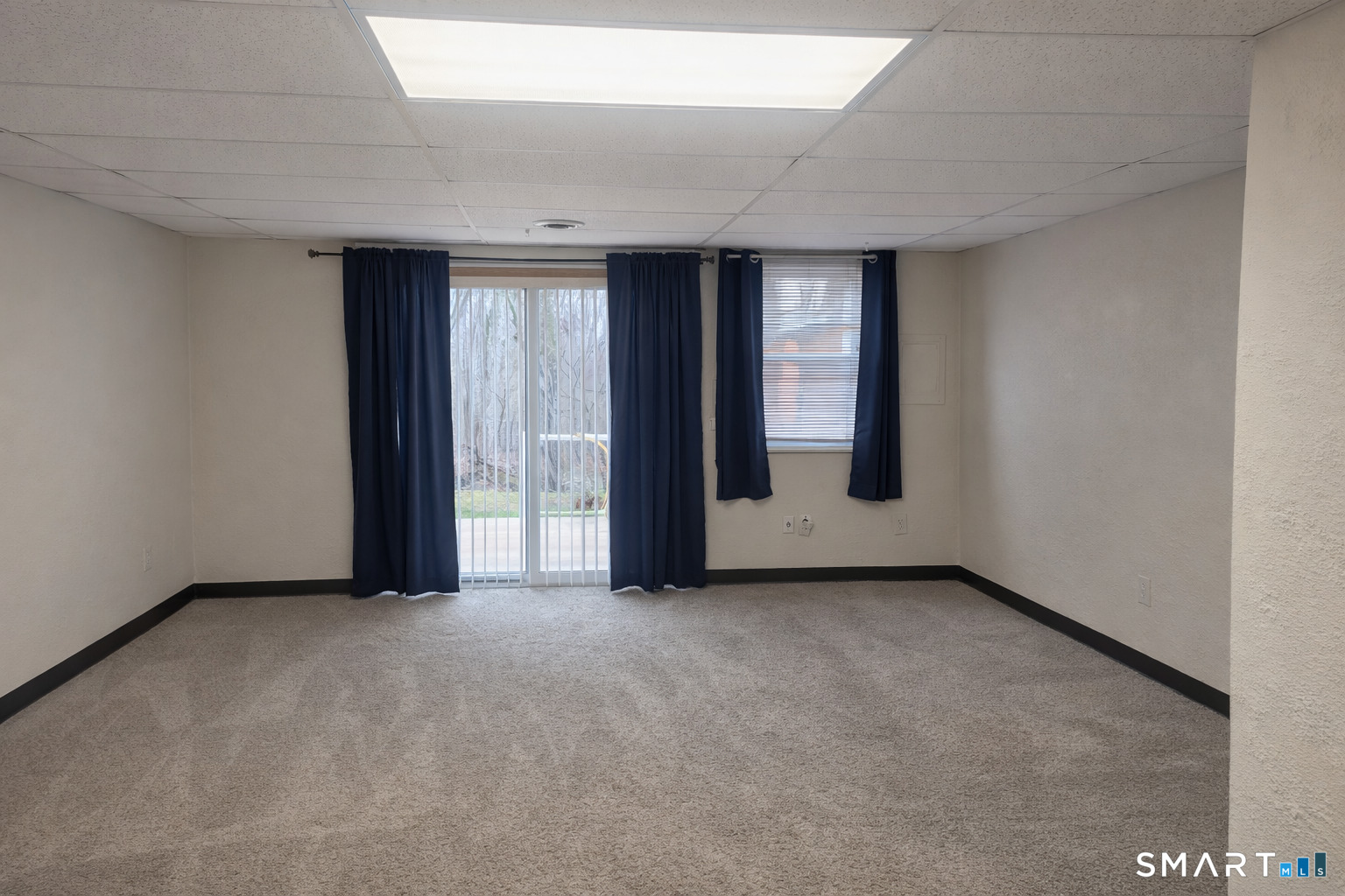 144 East Gate Lane, Unit 144 Hamden, CT 06514 - Photo 28 of 33 an empty room with windows