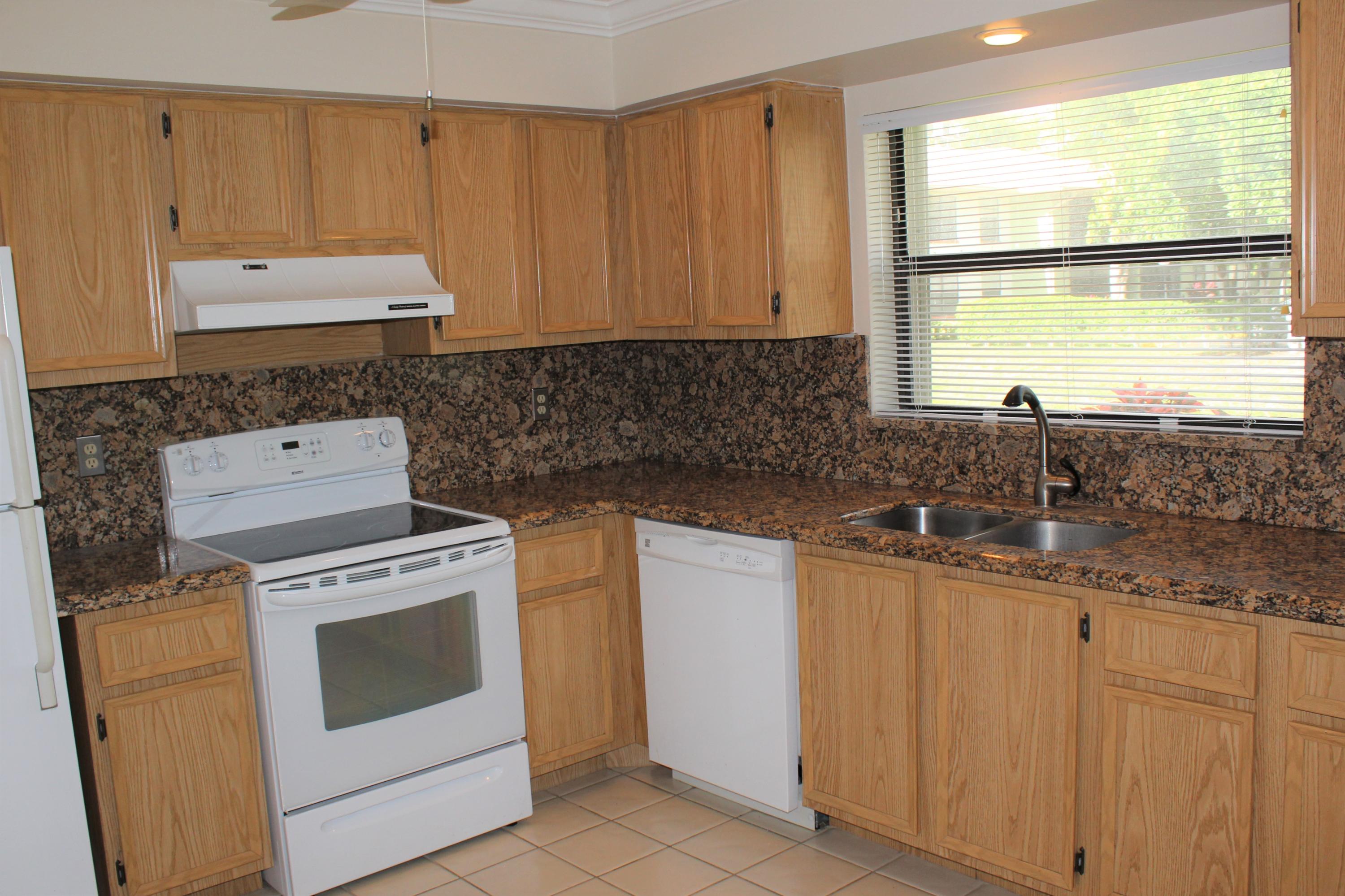 4655 Laurel Tree Road, Unit B Boynton Beach, FL 33436 - Photo 2 of 26 Kitchen