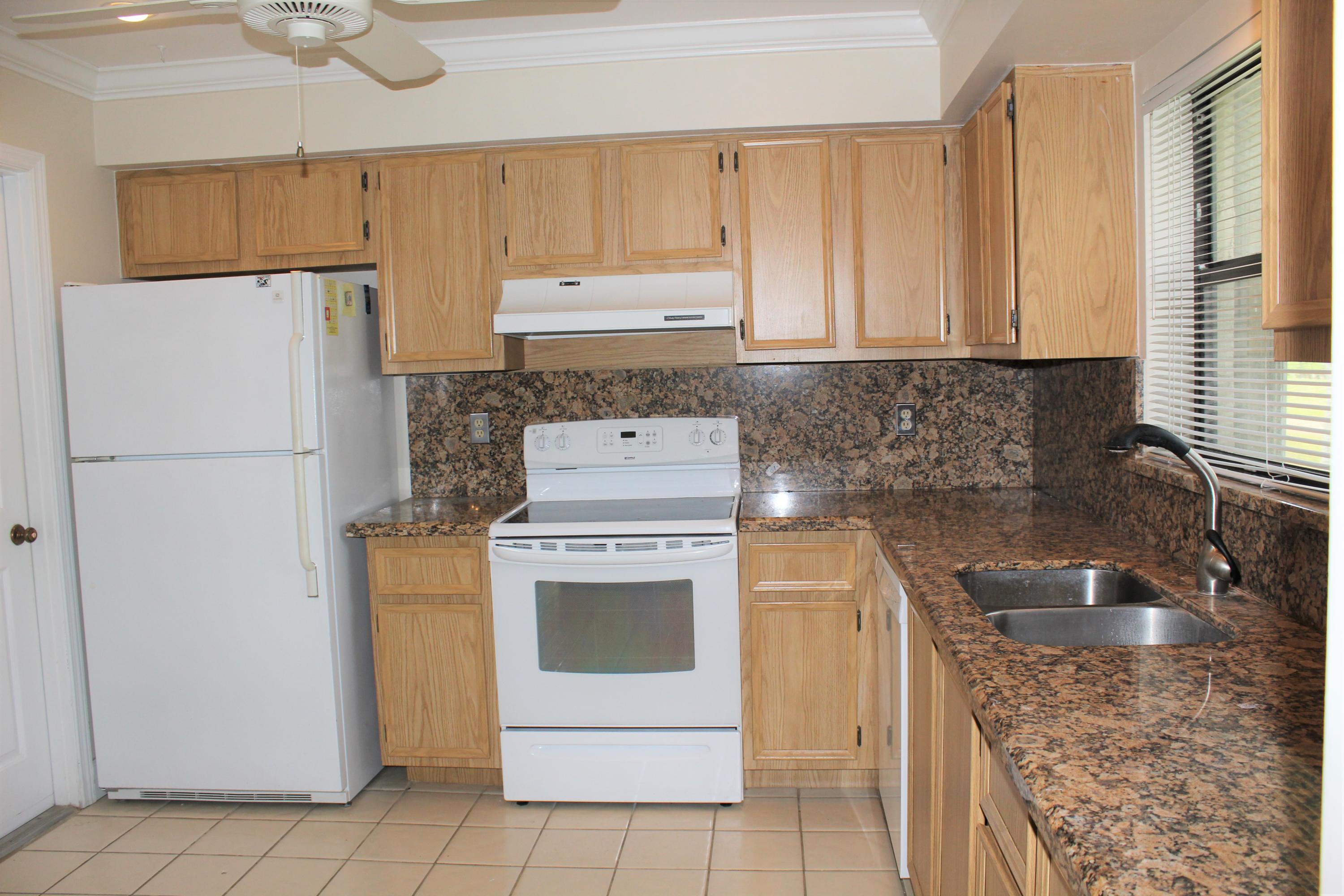 4655 Laurel Tree Road, Unit B Boynton Beach, FL 33436 - Photo 3 of 26 Kitchen