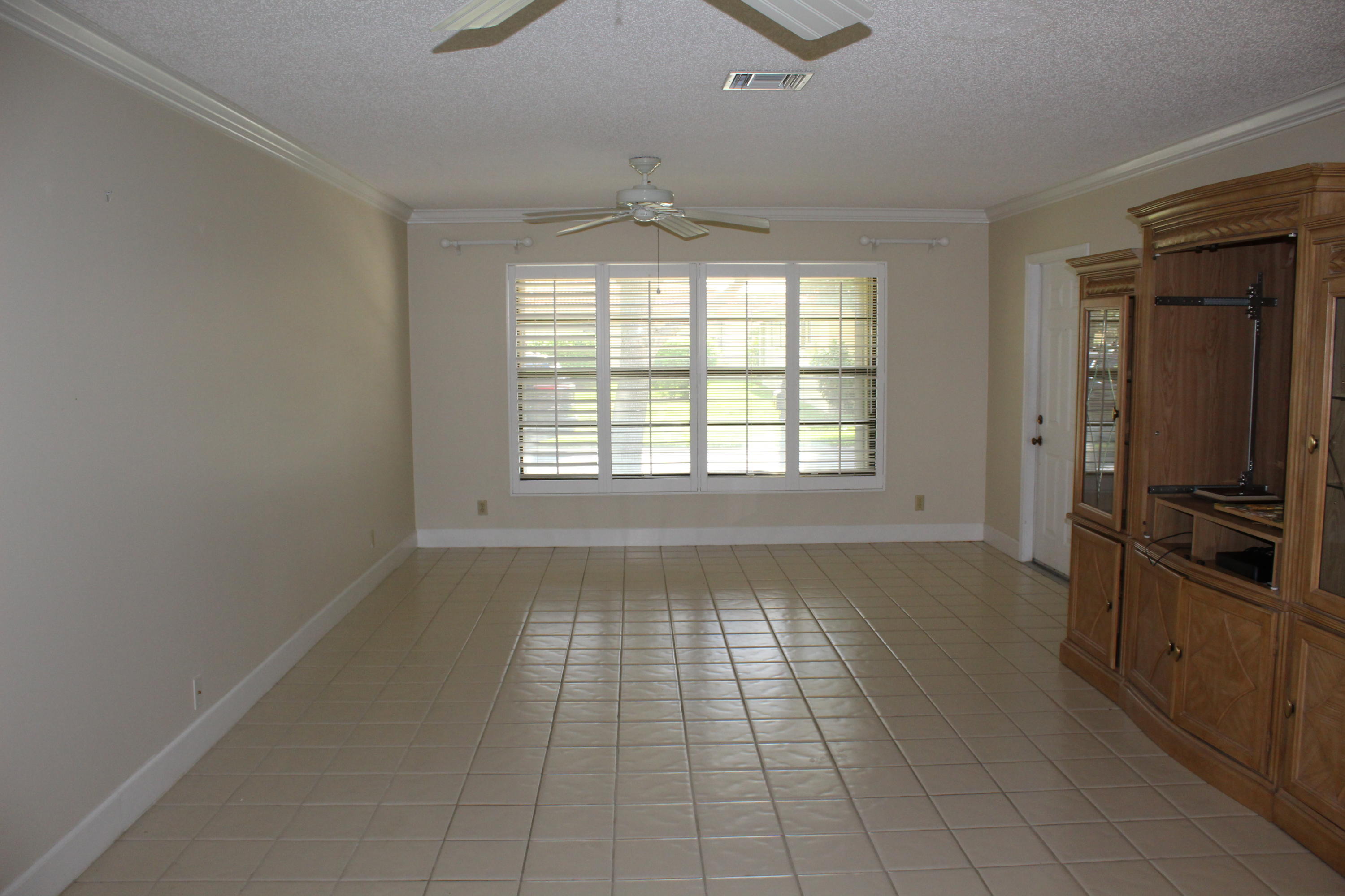 4655 Laurel Tree Road, Unit B Boynton Beach, FL 33436 - Photo 6 of 26 Living Room