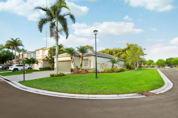 $3,200 | 5959 Durango Drive, Lake Worth, FL 33449