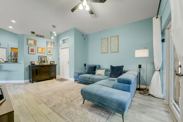 $3,200 | 5959 Durango Drive, Lake Worth, FL 33449
