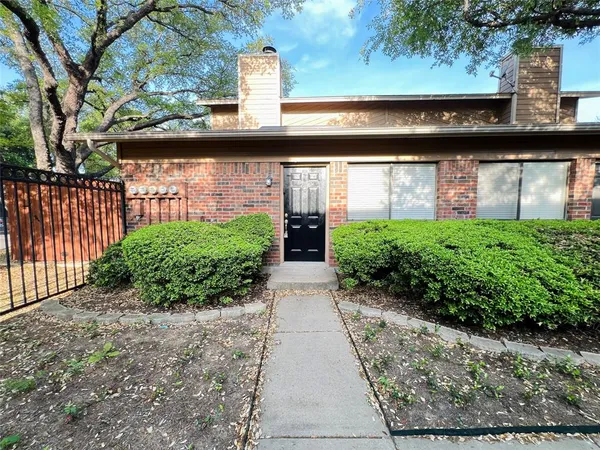 $1,925 | 5759 Cedar Creek Drive, Benbrook, TX 76109