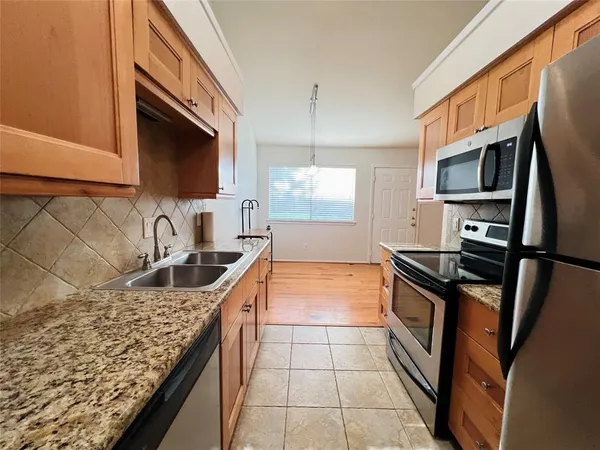 $1,925 | 5759 Cedar Creek Drive, Benbrook, TX 76109