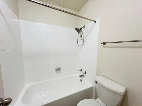 $1,925 | 5759 Cedar Creek Drive, Benbrook, TX 76109