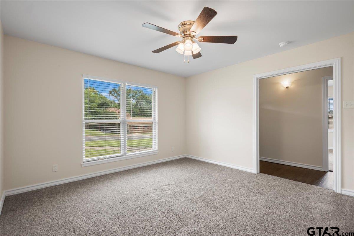 2033 Neeley Street Tyler, TX 75701 - Photo 8 of 46