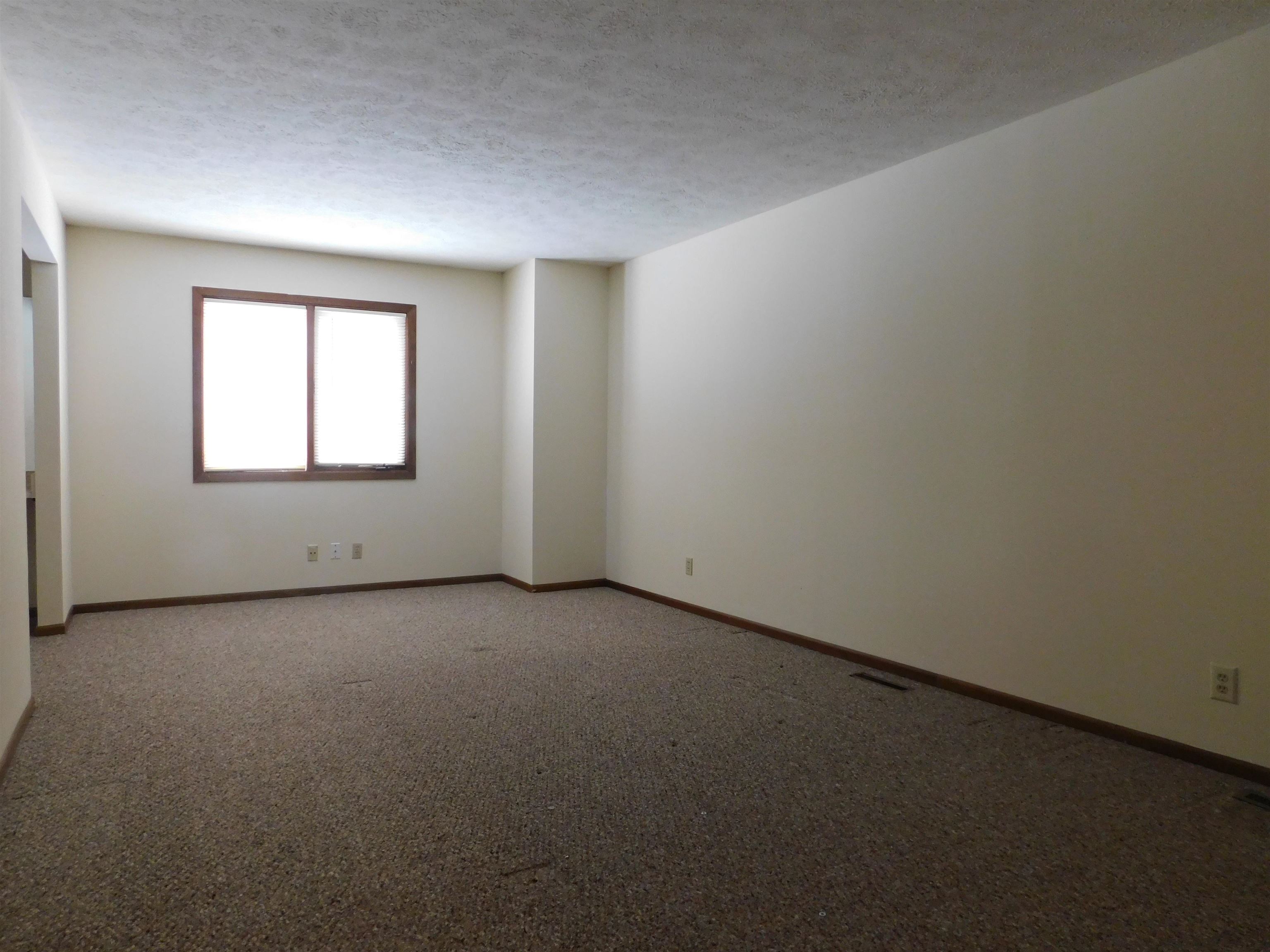 7329 Travertine Trail Rockford, IL 61107 - Photo 11 of 17 an empty room with a window