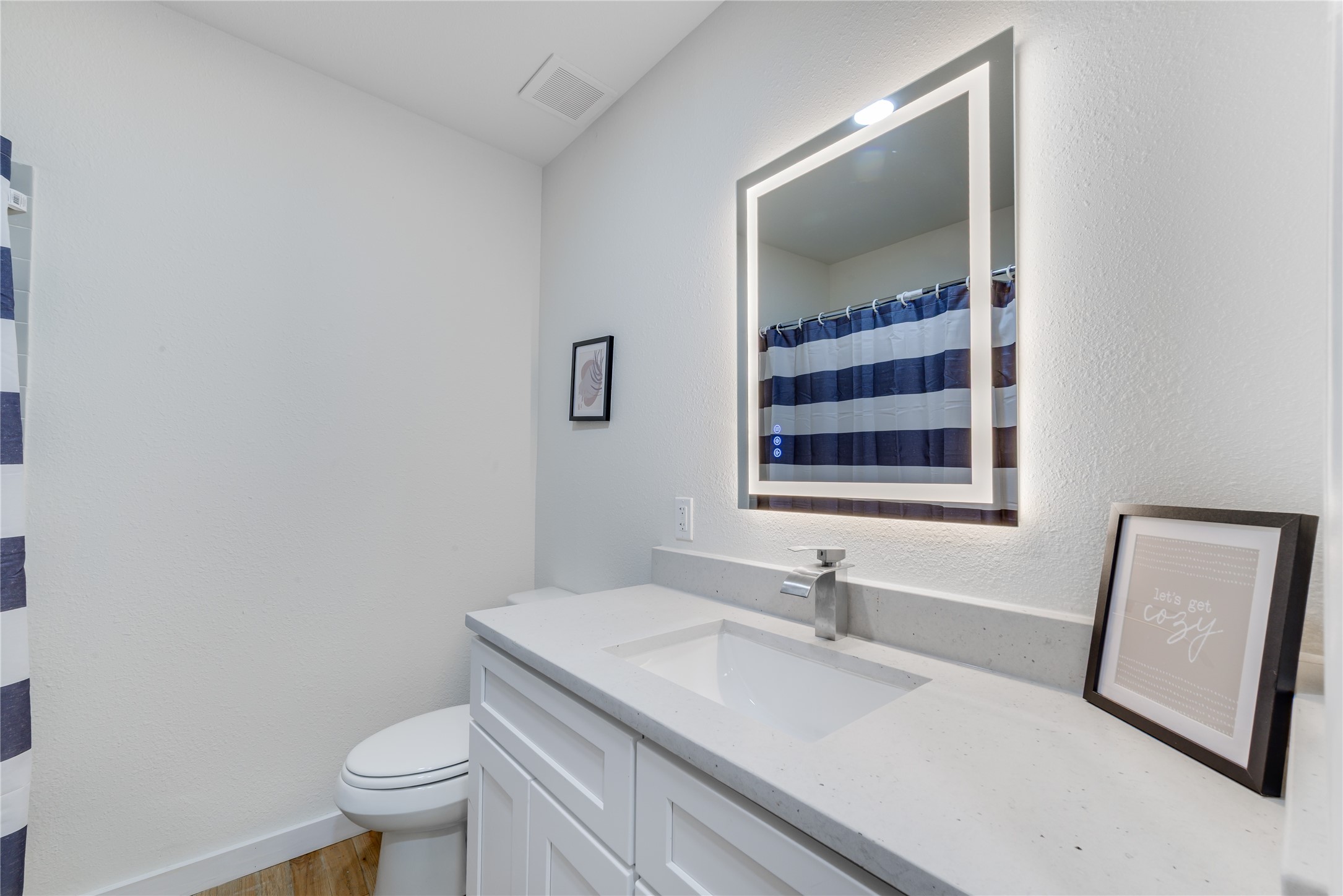 6603 Victoria Street Houston, TX 77020 - Photo 22 of 34 a bathroom with a sink and a toilet