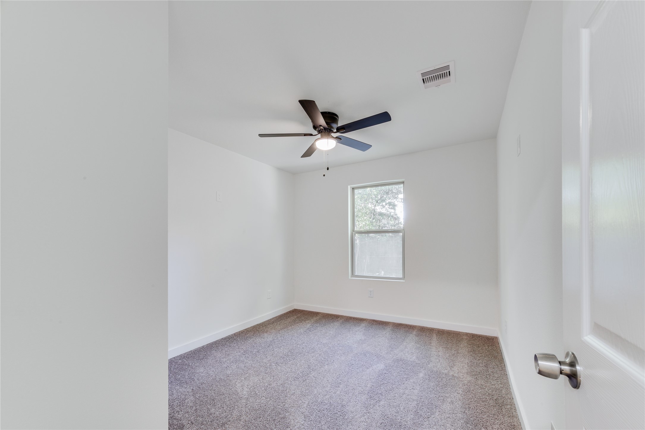 6603 Victoria Street Houston, TX 77020 - Photo 24 of 34 an empty room