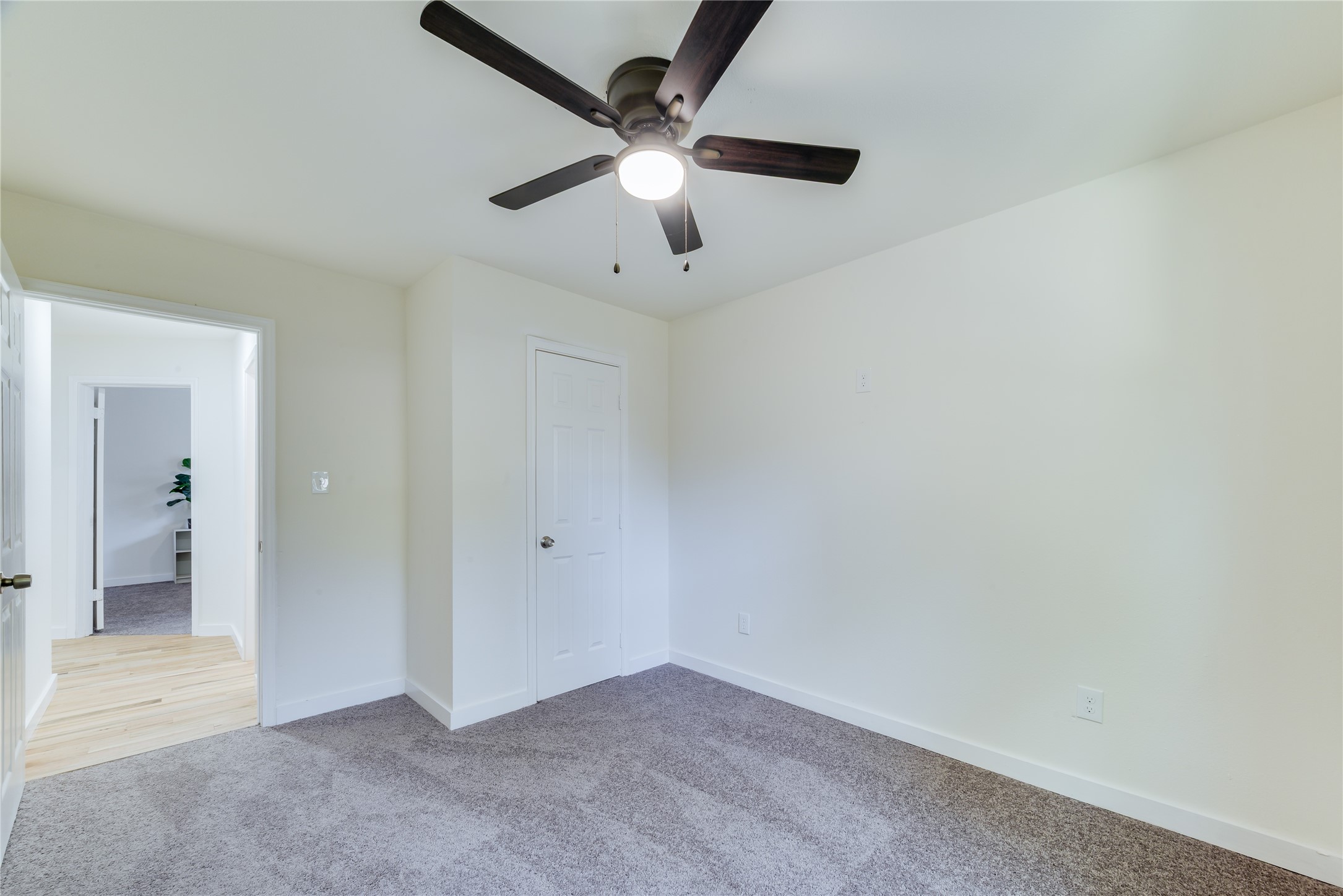 6603 Victoria Street Houston, TX 77020 - Photo 25 of 34 wooden floor in an empty room and a chandelier fan