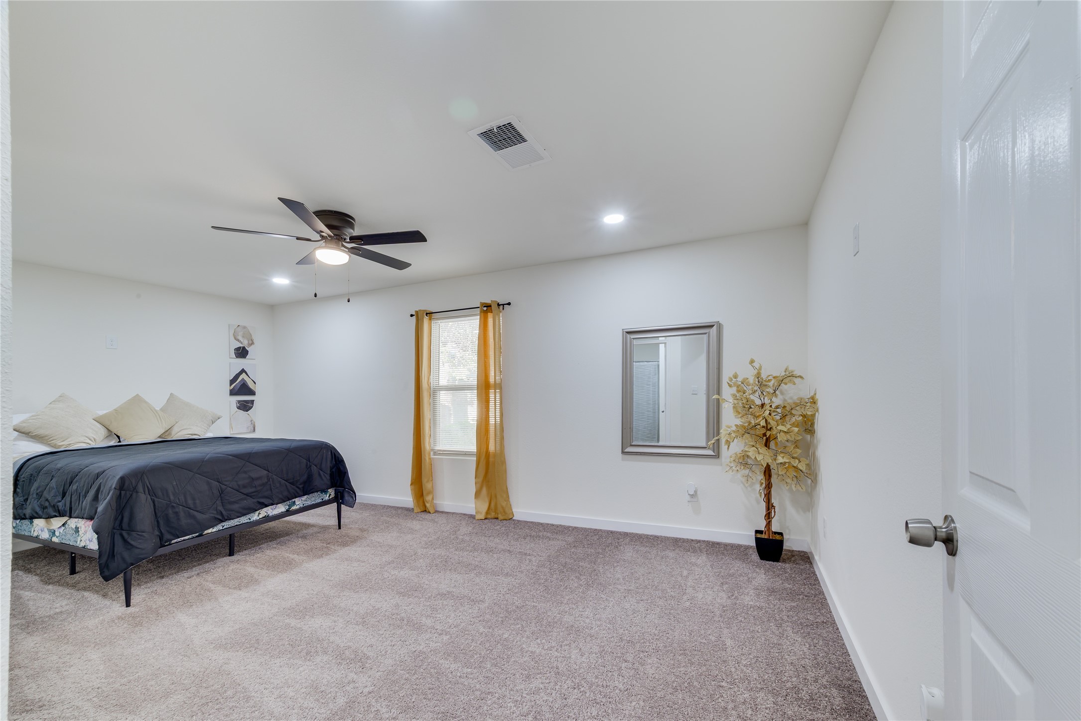6603 Victoria Street Houston, TX 77020 - Photo 27 of 34 a spacious bedroom with a bed and a chandelier