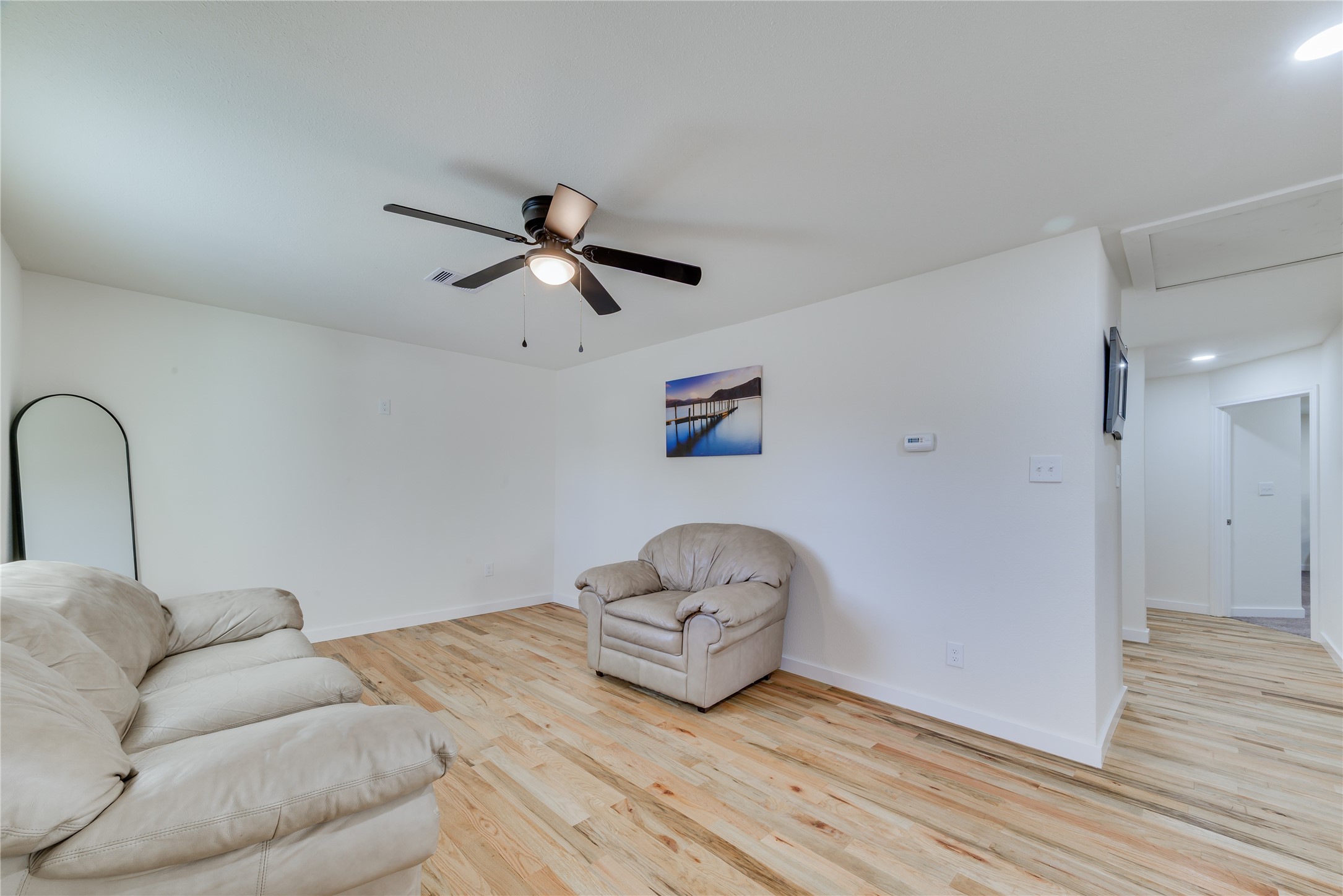 6603 Victoria Street Houston, TX 77020 - Photo 3 of 34 a living room with furniture