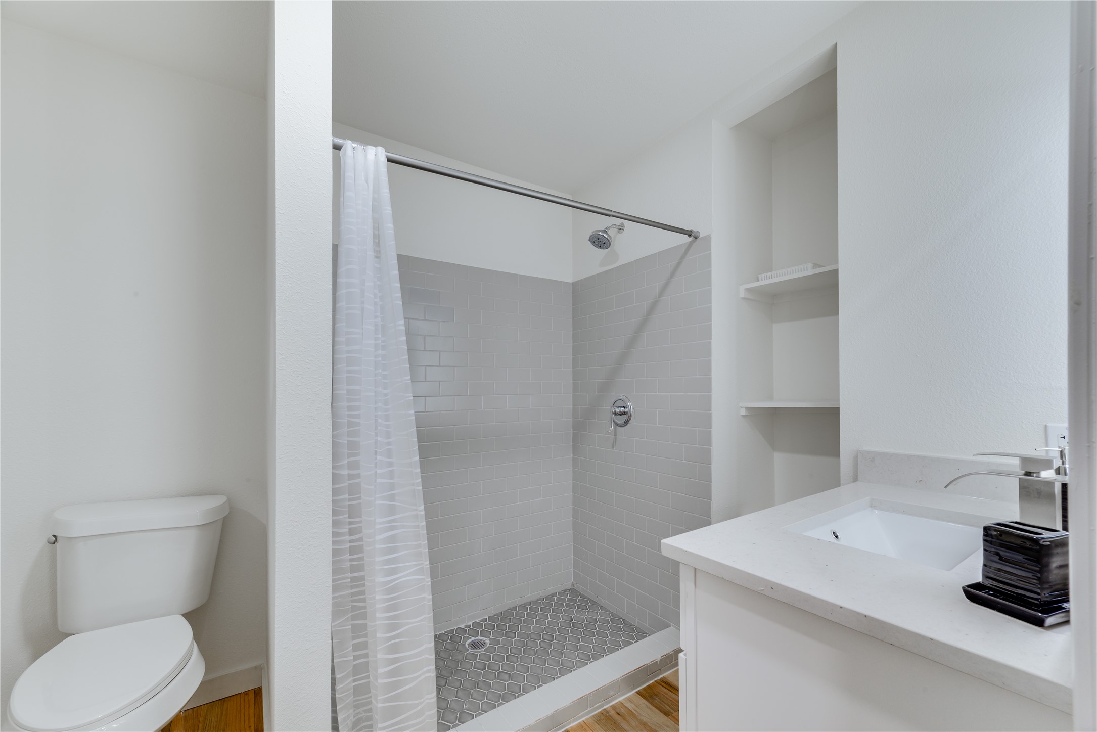 6603 Victoria Street Houston, TX 77020 - Photo 31 of 34 a bathroom with a sink a toilet and shower