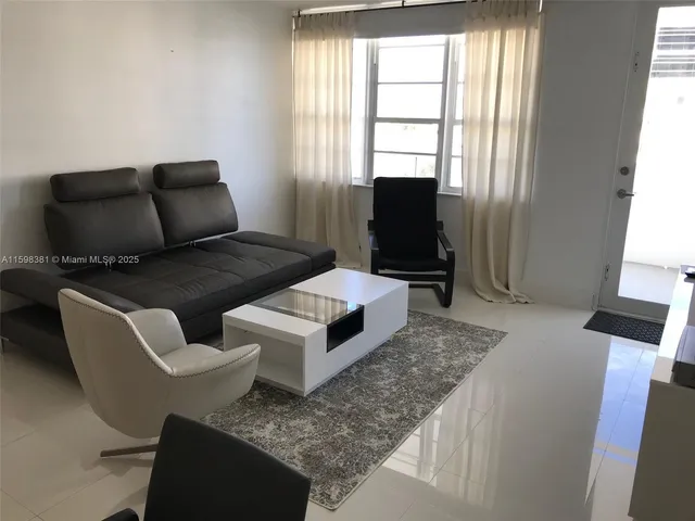 $5,500 | 100 Lincoln Road, Unit 808, Miami Beach, FL 33139