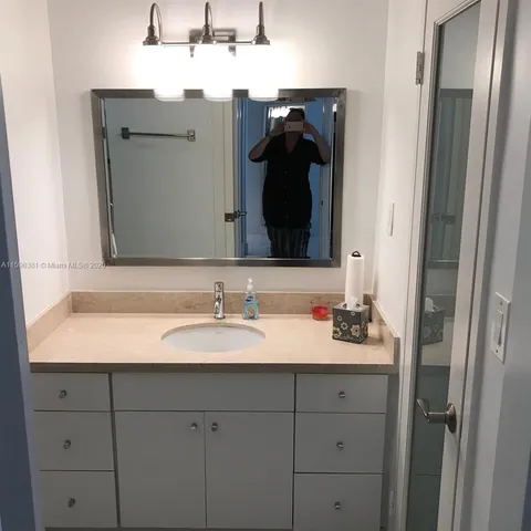 $5,500 | 100 Lincoln Road, Unit 808, Miami Beach, FL 33139