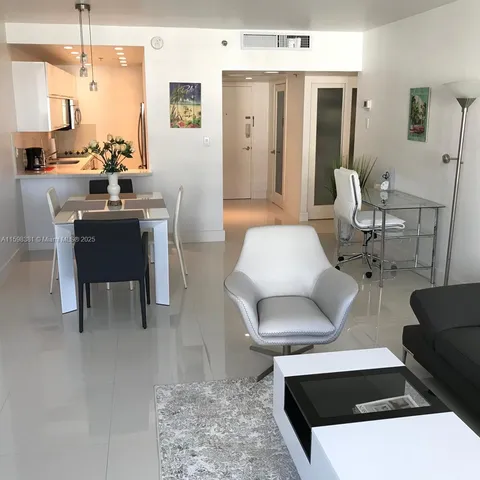 $5,500 | 100 Lincoln Road, Unit 808, Miami Beach, FL 33139