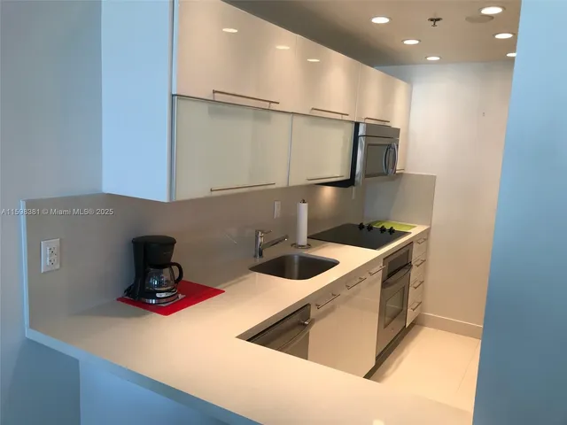 $5,500 | 100 Lincoln Road, Unit 808, Miami Beach, FL 33139