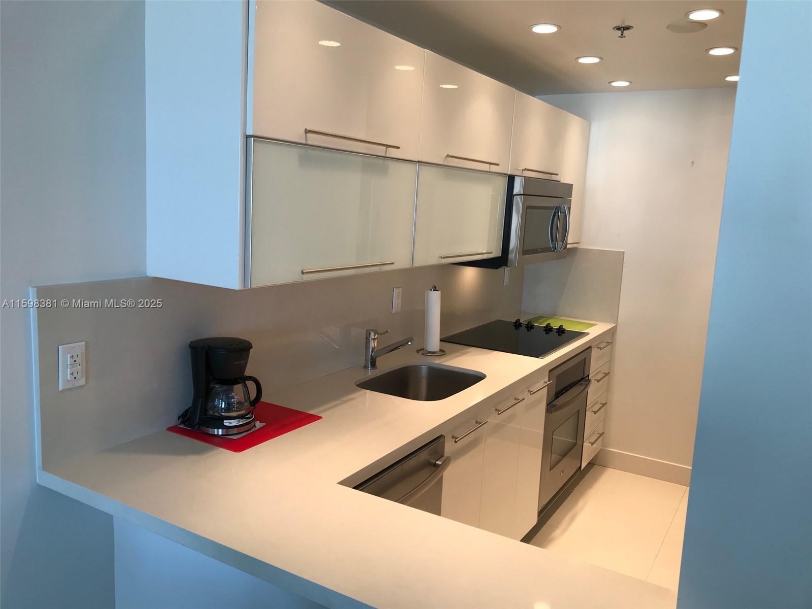 100 Lincoln Road, Unit 808 Miami Beach, FL 33139 - Photo 9 of 63