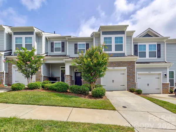 $335,000 | 915 Emma Kate Ct Lake, Lake Wylie, SC 29710