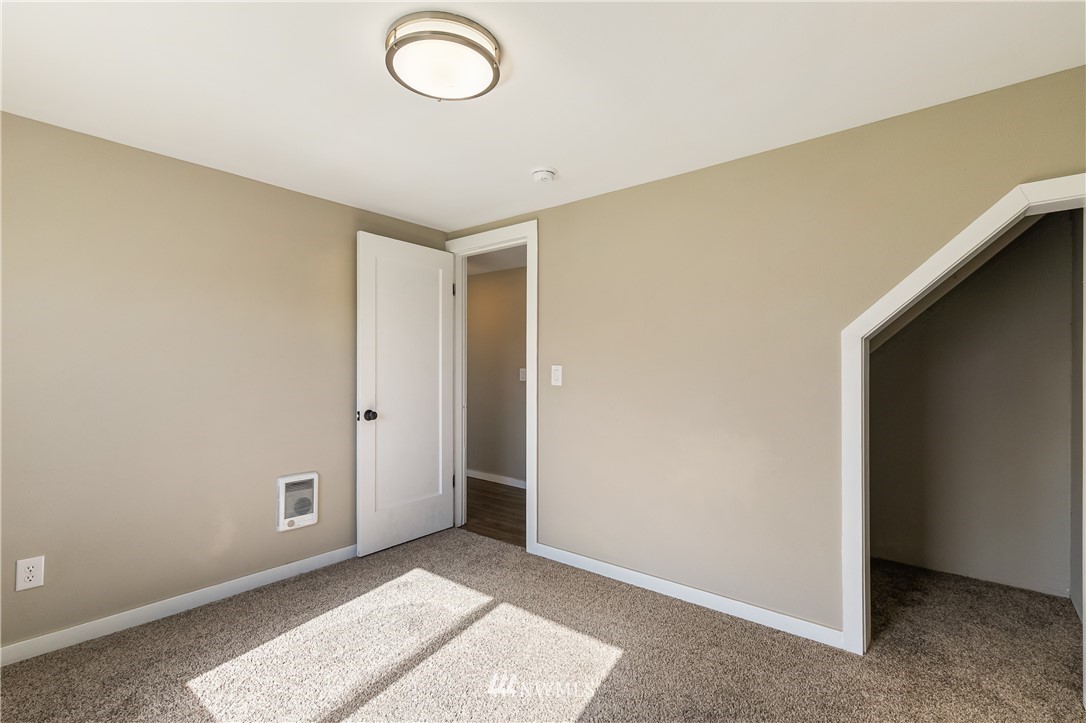1077 Hampton Road Lynden, WA 98264 - Photo 15 of 25 a view of an empty room